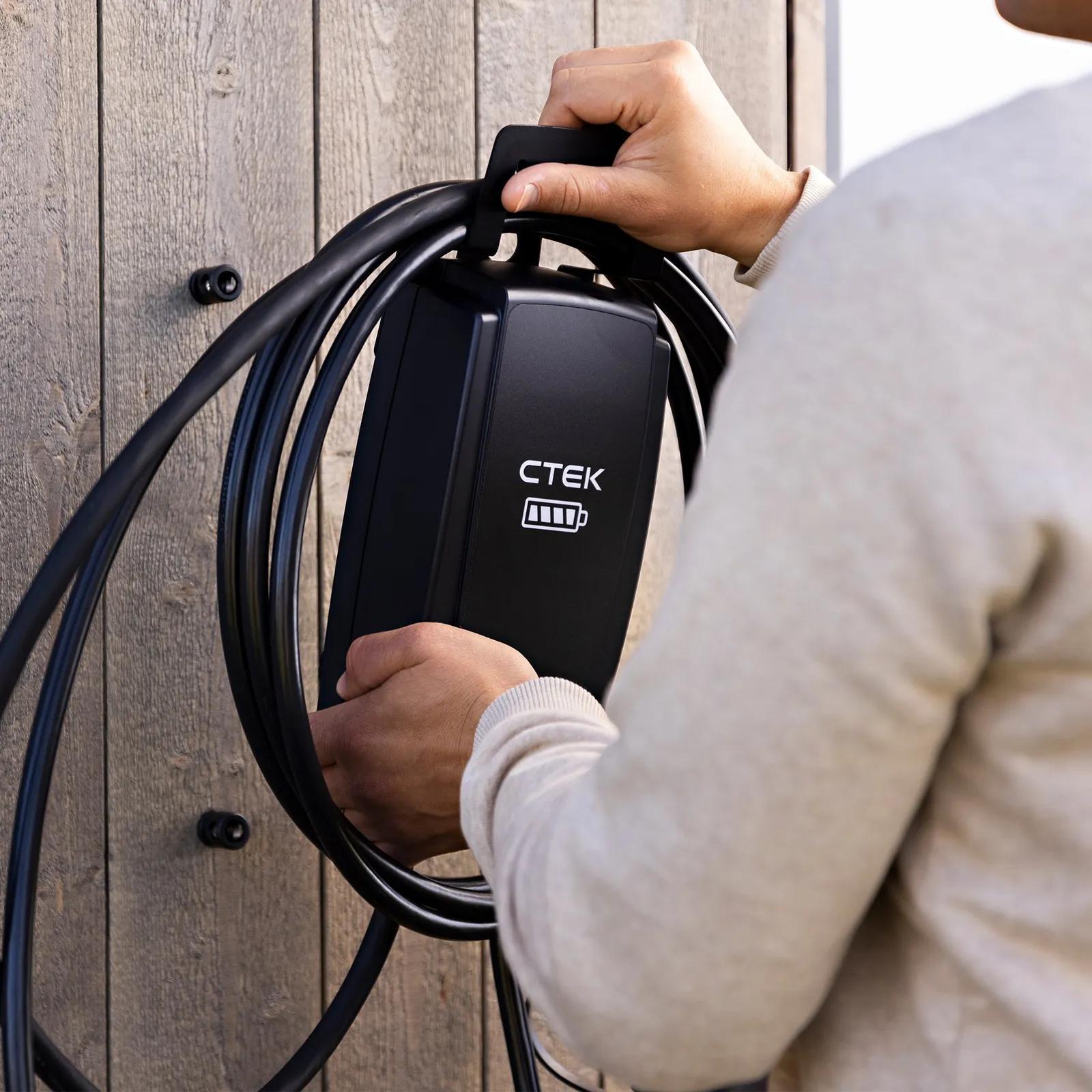 CTEK Njord Go wall mount
